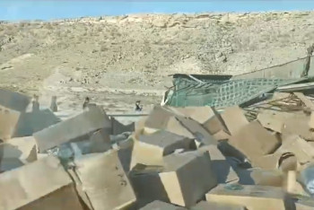 Фура с прицепом опрокинулась на трассе в Мангистау