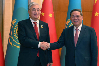 Фотография к новости: Токаев встретился с премьером госсовета КНР Ли Цяном