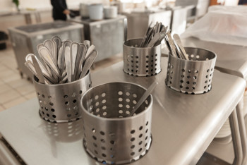 Фотография к новости: Предприниматели Астаны пожаловались на незаконные проверки школьных столовых