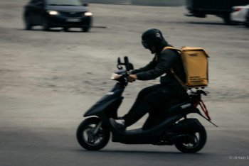 Фотография к новости: Регистрировать мопеды и обязать получать права на них предлагают в Казахстане