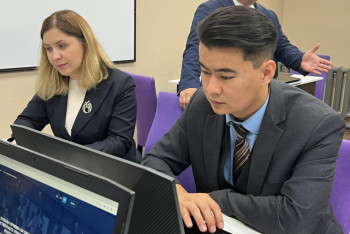 Фотография к новости: В Казахстане увеличилась доля госслужащих с зарубежным образованием