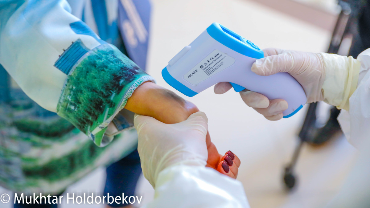 Коек для больных корью не хватает в инфекционной больнице в Актобе