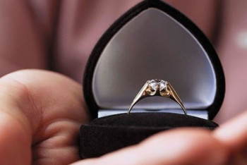 Фотография к новости: В полицейской форме заявился жених на сватовство в Шу