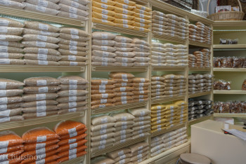 Владельцы крупного супермаркета оказались в центре скандала в Таразе