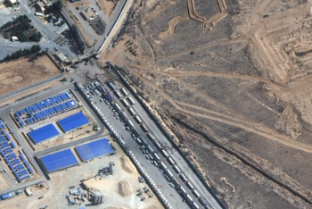 Фотография к новости: Грузовики с гуманитарной помощью въехали в сектор Газа из Египта