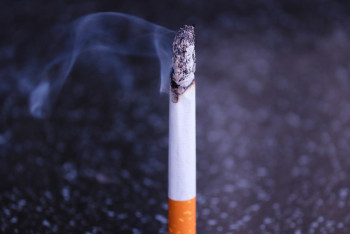 Курильщиков в Казахстане стало меньше