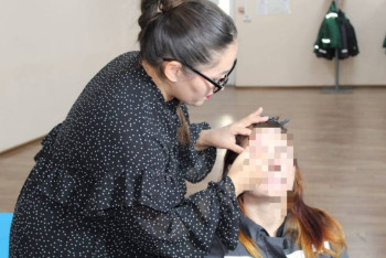 Фотография к новости: Визажист провела мастер-класс в женской колонии в СКО