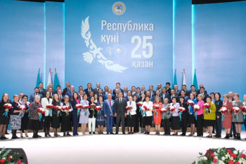 В Алматы вручили госнаграды от имени президента ко Дню Республики