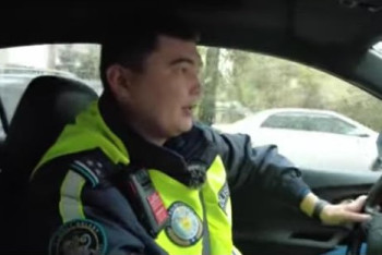 Алматинка едва не родила в автомобильной пробке