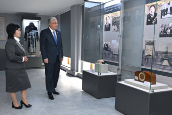 Фотография к новости: Токаев посетил мемориальный музей "Алтынемель"