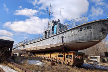 Фотография к новости: Комфортная школа на берегу Иртыша: судоремонтный завод под угрозой закрытия в Павлодаре