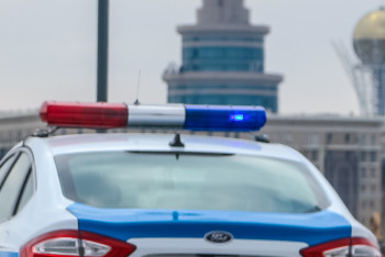 Пьяный астанчанин  сорвал жилет и разбил очки полицейскому