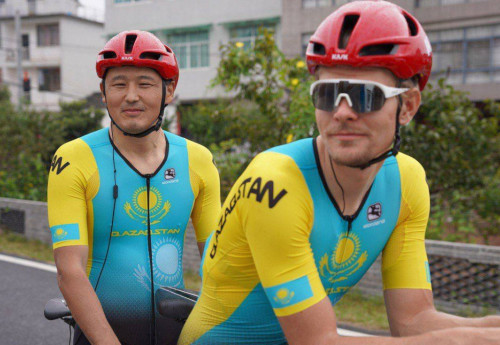 Фотография к новости: Казахстанские паравелосипедисты завоевали "бронзу" на Азиаде