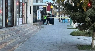 Бил ногами по голове. Подозреваемого в убийстве мужчины задержали в Шымкенте
