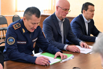 Фотография к новости: Шансов очень мало: глава МЧС об оставшихся под землёй горняках