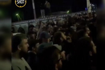 Фотография к новости: Из-за беспорядков закрыли аэропорт Махачкалы