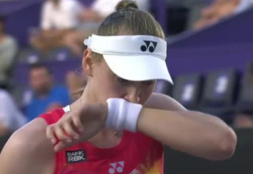 Фотография к новости: Сенсацией завершился первый матч Елены Рыбакиной на Итоговом турнире WTA в Мексике