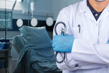 Пациентку транспортировали в реанимацию в темноте во время блэкаута в Астане