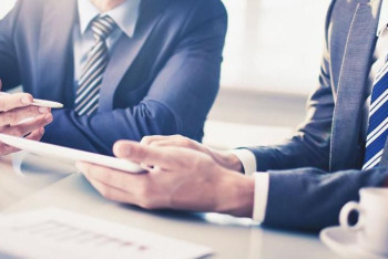 Фотография к новости: "Обойти кабинеты" и взять кредит: почему бизнесмены терпят крах в Казахстане