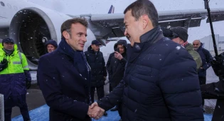 Президент Франции Эмманюэль Макрон прилетел с официальным визитом в Астану