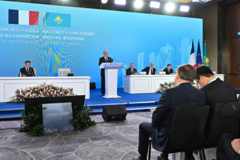 Фотография к новости: Токаев и Макрон приняли участие в бизнес-форуме в Астане