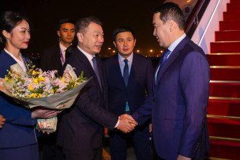 Фотография к новости: Алихан Смаилов прибыл в Китай