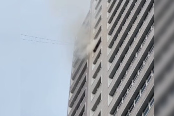 Из-за замыкания зарядного устройства выгорела квартира в Астане