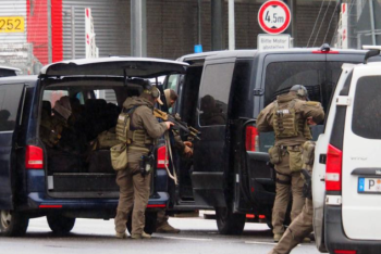 Фотография к новости: Взявшего четырёхлетнюю дочь в заложники мужчину задержали в аэропорту Гамбурга