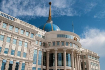 Фотография к новости: Со стратегическим планом развития КазНУ  ознакомился Токаев