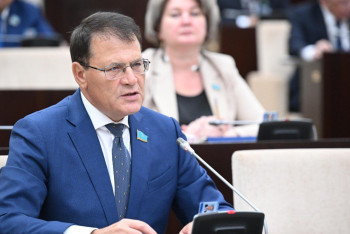 Фотография к новости: Сенатор Лукин: "Болашак" превратился в центр учебного туризма