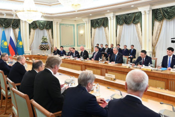 Фотография к новости: Граница между Казахстаном и Россией активно работает на благо экономик обеих стран - Токаев