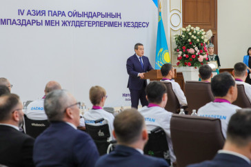 Фотография к новости: Алихан Смаилов поблагодарил представивших Казахстан на Азиатских Пара играх спортсменов