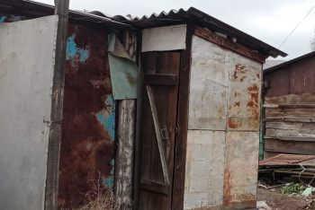 Фотография к новости: Печка, и туалет на улице: в Усть-Каменогорске пациенты пытаются отстоять старую больницу