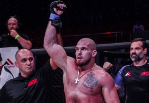 Фотография к новости: Известный казахстанский боец поспорил с президентом AMC Fight Night на крупную сумму