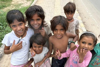 Фотография к новости: Казахстанка борется с онкологией в Индии и создает невероятные фото