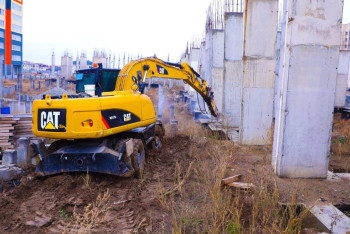 Строящийся без разрешительных документов ЖК сносят в Астане