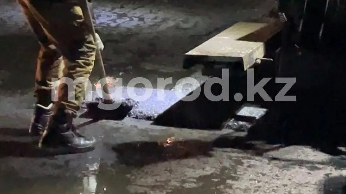 Асфальт под дождём укладывали в ЗКО
