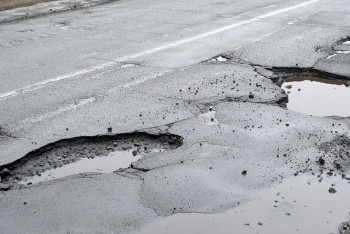 Фотография к новости: И 200 тенге жалко: водители возмутились состоянием платных дорог в Казахстане