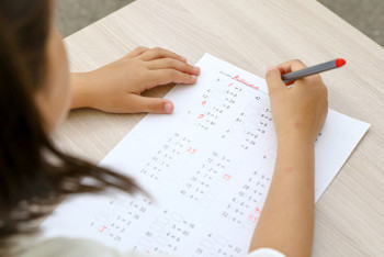 Фотография к новости: Пользоваться телефонами на уроках запретят в школах России