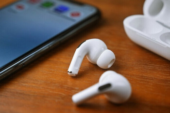 Фотография к новости: Казахстанские учёные изобрели высокомощные микроаккумуляторы и тестируют их на наушниках