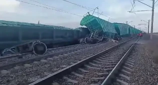 Грузовые вагоны сошли с рельсов в Акмолинской области