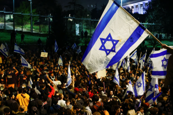 Фотография к новости: У резиденции Нетаньяху собрались толпы протестующих