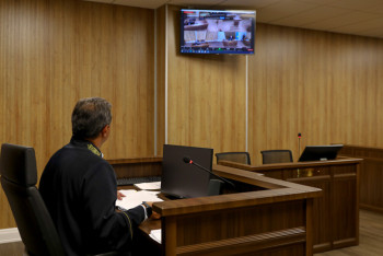 В Астане суд восстановил выпускницу детдома в очереди на жильё