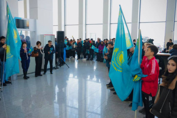 Фотография к новости: Фанаты встретили сборную Казахстана по футболу в Астане