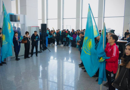 Фотография к новости: Фанаты встретили сборную Казахстана по футболу в Астане