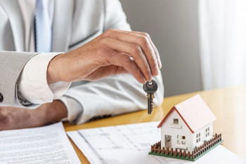 Фотография к новости: Иностранцев и покойников обнаружили в очереди на получение жилья в Петропавловске