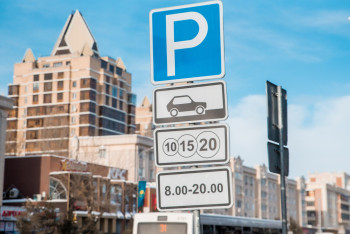 Парковки у соцобъектов Астаны будут бесплатными — аким