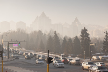 Фотография к новости: О повышенном загрязнении воздуха синоптики предупредили жителей трёх городов Казахстана