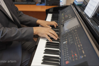 Фотография к новости: Запретить артистам использовать фонограммы предлагают казахстанцы