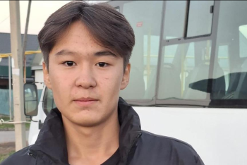 Фотография к новости: iPhone 15 подарили предотвратившему ДТП восьмикласснику в Алматинской области